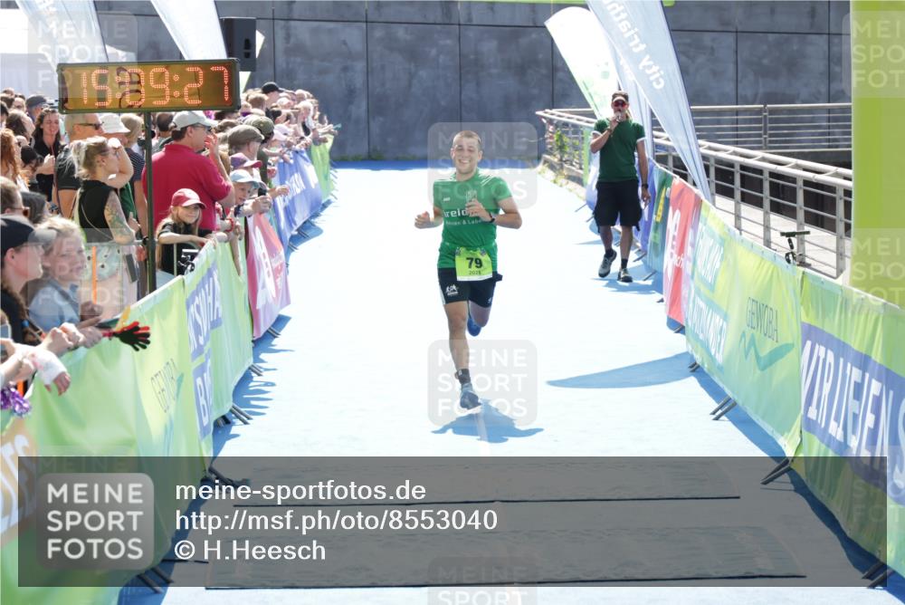 10.08.2025 - GEWOBA Citytriathlon Bremen H.Heesch http://msf.ph/oto/8553040 10.08.2025 15:09:31 Ziel 55, 66, 79 meine-sportfotos.de