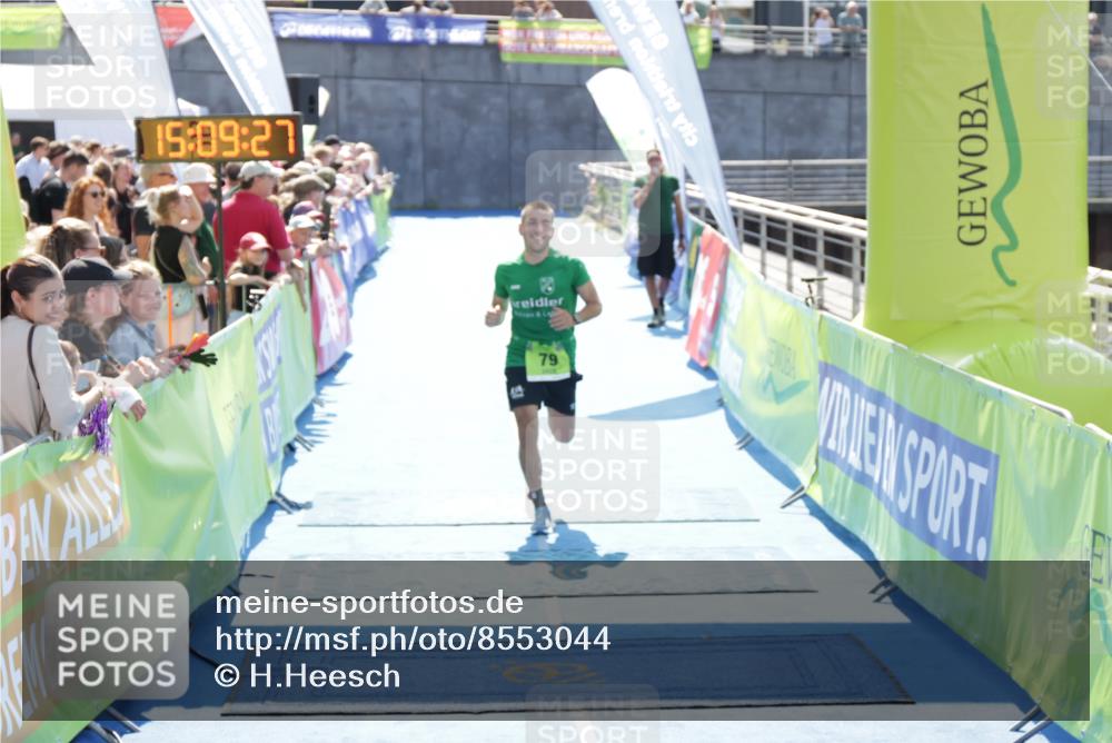 10.08.2025 - GEWOBA Citytriathlon Bremen H.Heesch http://msf.ph/oto/8553044 10.08.2025 15:09:31 Ziel 55, 66, 79 meine-sportfotos.de