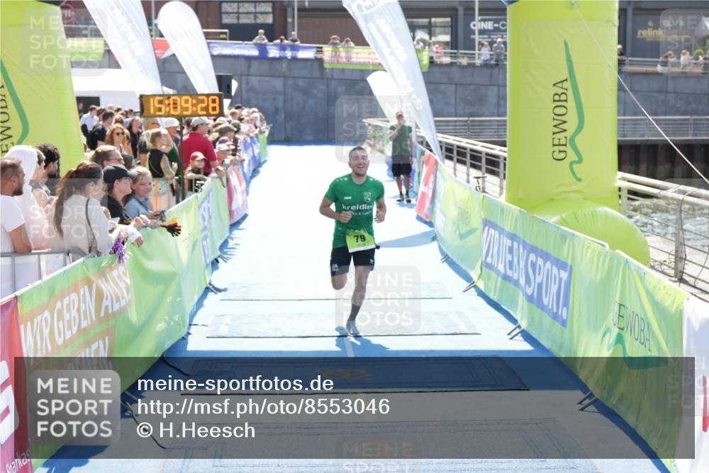10.08.2025 - GEWOBA Citytriathlon Bremen H.Heesch http://msf.ph/oto/8553046 10.08.2025 15:09:31 Ziel 55, 66, 79 meine-sportfotos.de