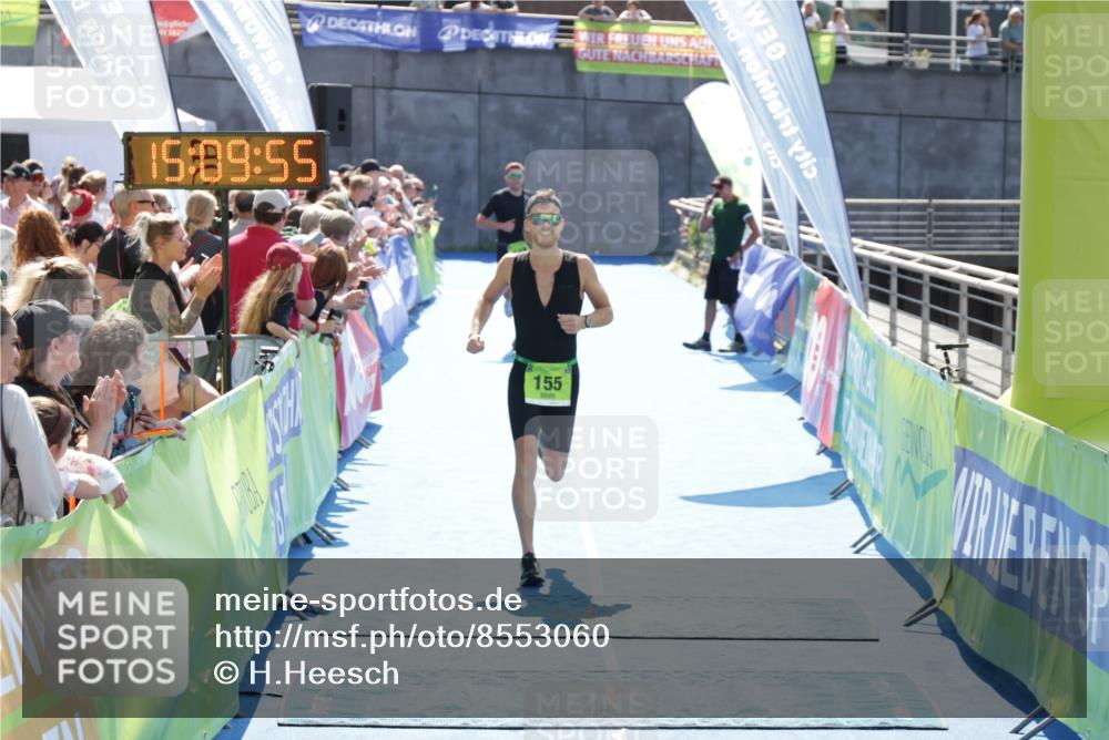 10.08.2025 - GEWOBA Citytriathlon Bremen H.Heesch http://msf.ph/oto/8553060 10.08.2025 15:09:59 Ziel 118, 155 meine-sportfotos.de