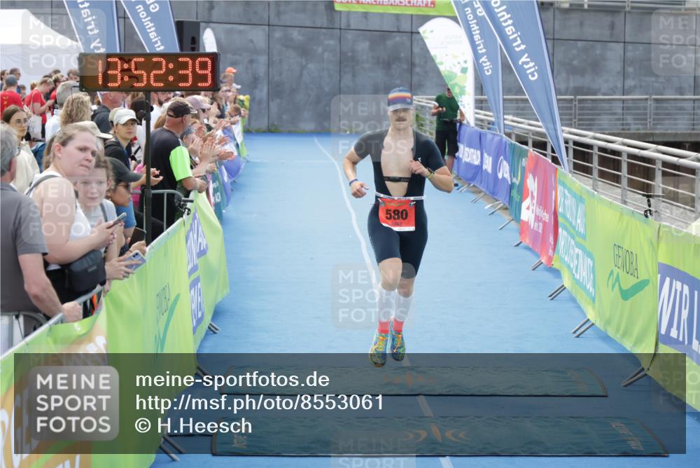 10.08.2025 - GEWOBA Citytriathlon Bremen H.Heesch http://msf.ph/oto/8553061 10.08.2025 13:52:43 Ziel 580, 662, 830, 835 meine-sportfotos.de