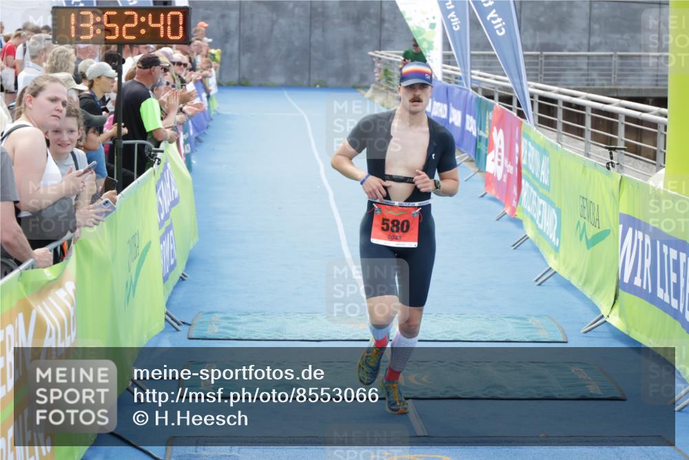 10.08.2025 - GEWOBA Citytriathlon Bremen H.Heesch http://msf.ph/oto/8553066 10.08.2025 13:52:43 Ziel 580, 662, 830, 835 meine-sportfotos.de
