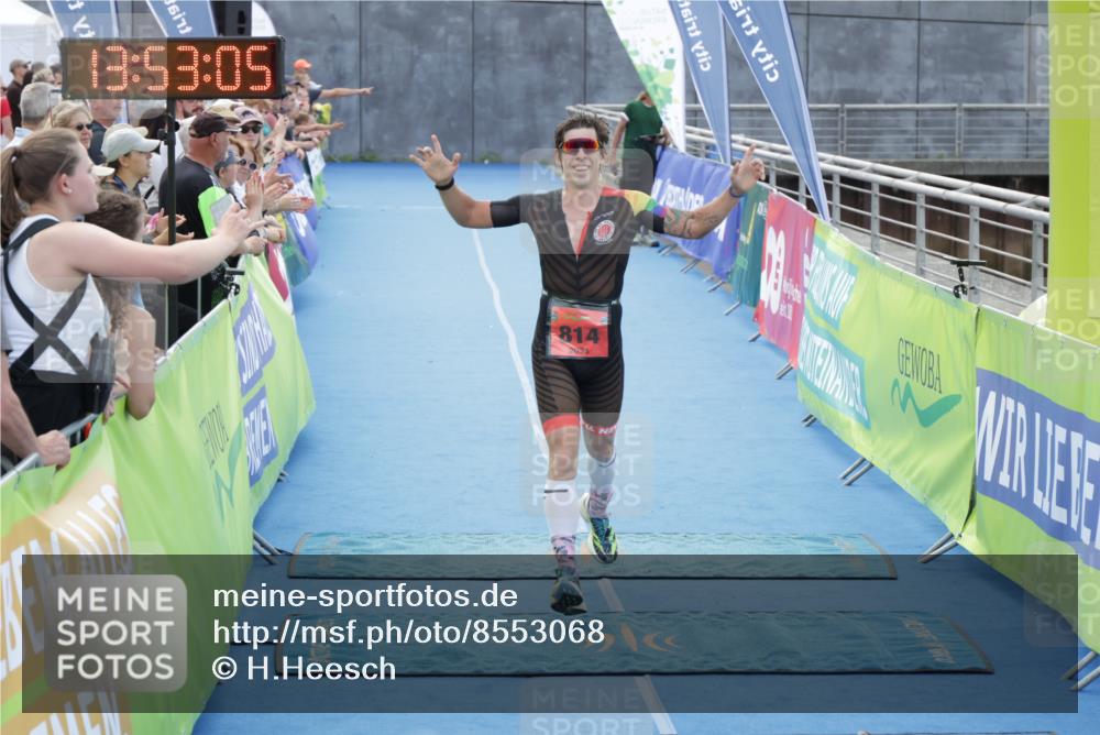10.08.2025 - GEWOBA Citytriathlon Bremen H.Heesch http://msf.ph/oto/8553068 10.08.2025 13:53:08 Ziel 814 meine-sportfotos.de