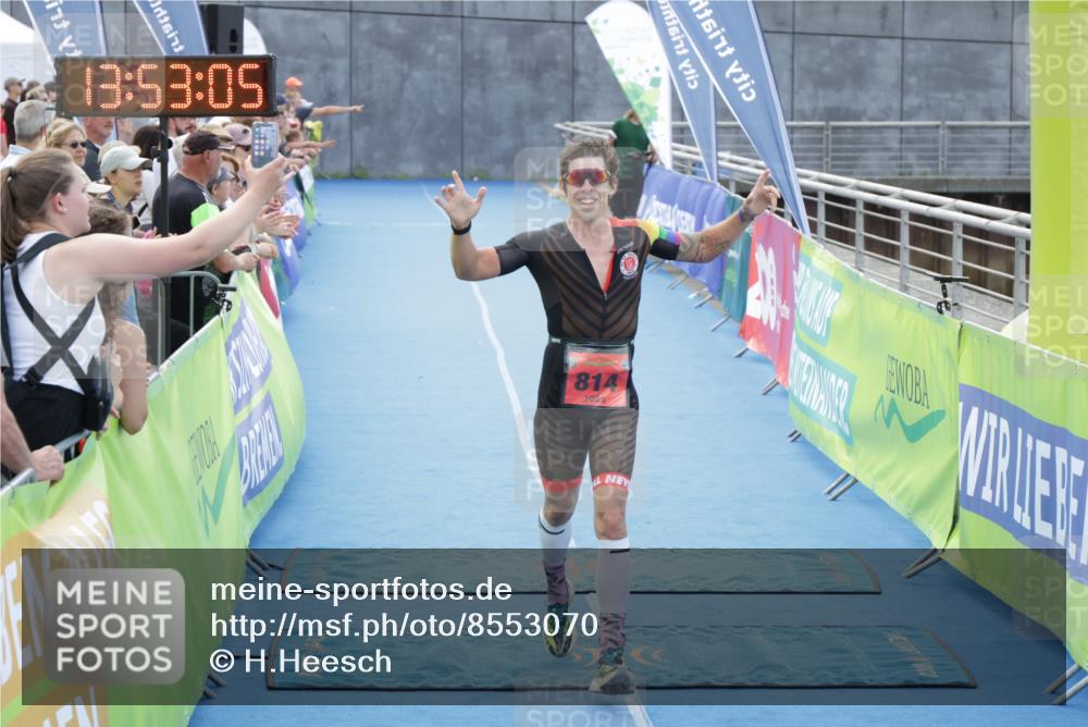 10.08.2025 - GEWOBA Citytriathlon Bremen H.Heesch http://msf.ph/oto/8553070 10.08.2025 13:53:09 Ziel 814 meine-sportfotos.de