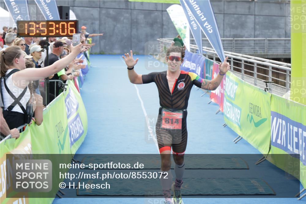 10.08.2025 - GEWOBA Citytriathlon Bremen H.Heesch http://msf.ph/oto/8553072 10.08.2025 13:53:09 Ziel 814 meine-sportfotos.de