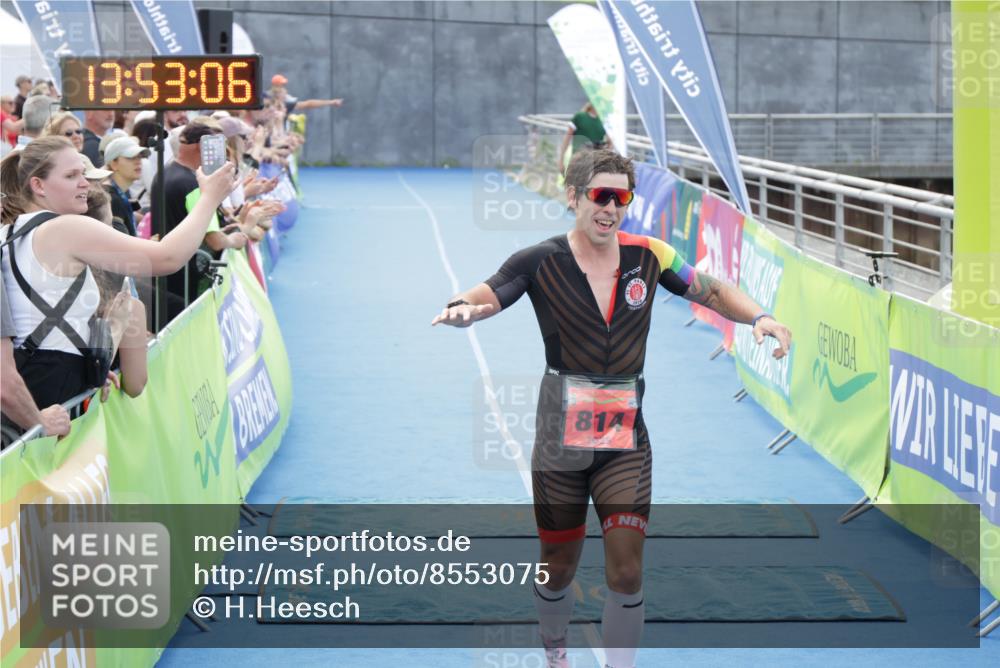 10.08.2025 - GEWOBA Citytriathlon Bremen H.Heesch http://msf.ph/oto/8553075 10.08.2025 13:53:09 Ziel 814 meine-sportfotos.de