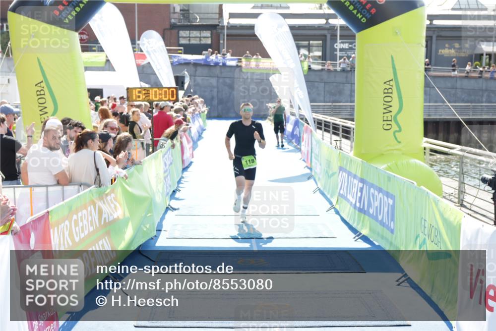 10.08.2025 - GEWOBA Citytriathlon Bremen H.Heesch http://msf.ph/oto/8553080 10.08.2025 15:10:03 Ziel 118, 155 meine-sportfotos.de