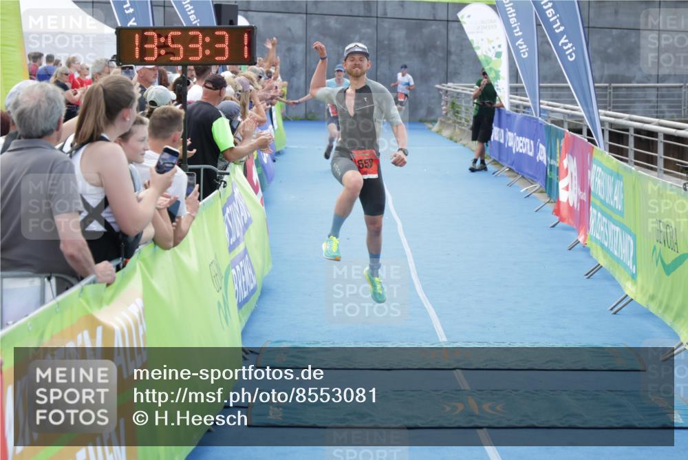10.08.2025 - GEWOBA Citytriathlon Bremen H.Heesch http://msf.ph/oto/8553081 10.08.2025 13:53:34 Ziel 658, 690 meine-sportfotos.de