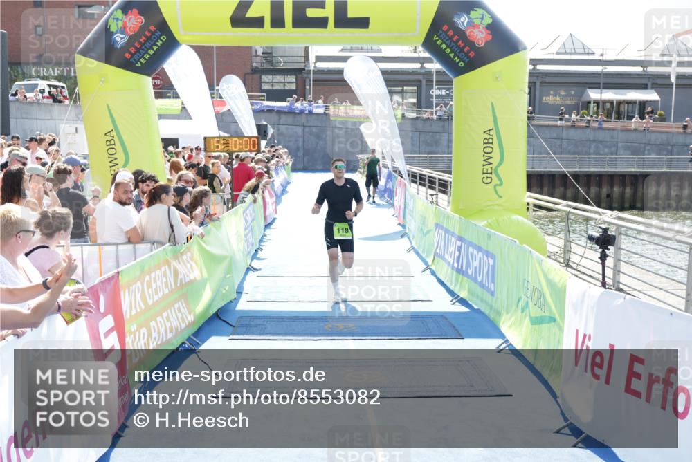 10.08.2025 - GEWOBA Citytriathlon Bremen H.Heesch http://msf.ph/oto/8553082 10.08.2025 15:10:04 Ziel 118, 155 meine-sportfotos.de