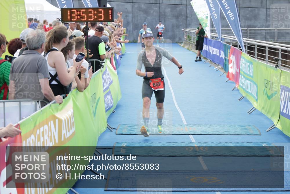 10.08.2025 - GEWOBA Citytriathlon Bremen H.Heesch http://msf.ph/oto/8553083 10.08.2025 13:53:34 Ziel 658, 690 meine-sportfotos.de