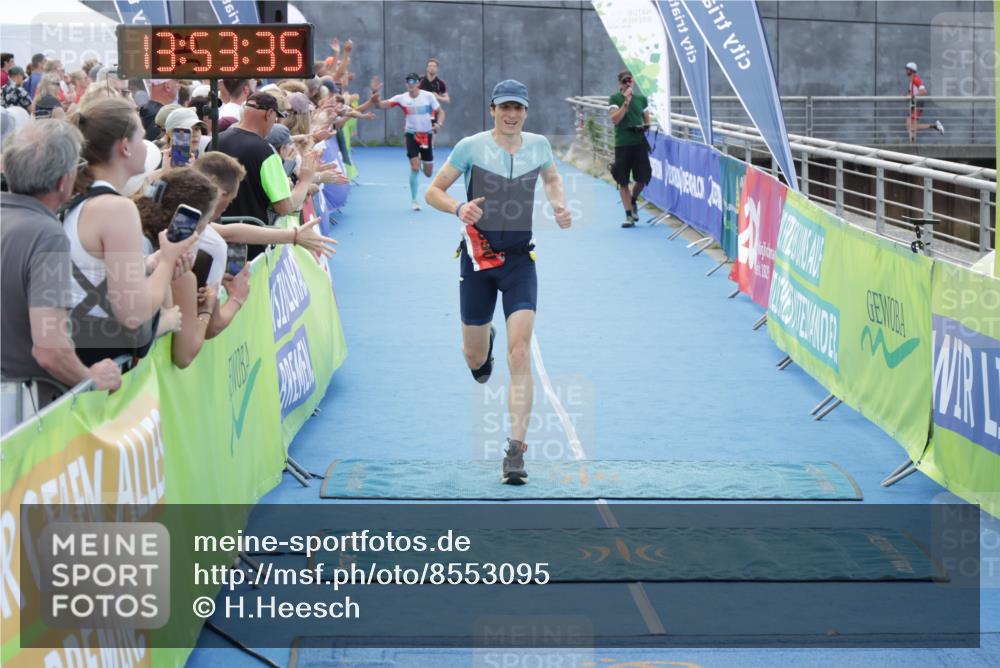 10.08.2025 - GEWOBA Citytriathlon Bremen H.Heesch http://msf.ph/oto/8553095 10.08.2025 13:53:39 Ziel 658, 690 meine-sportfotos.de