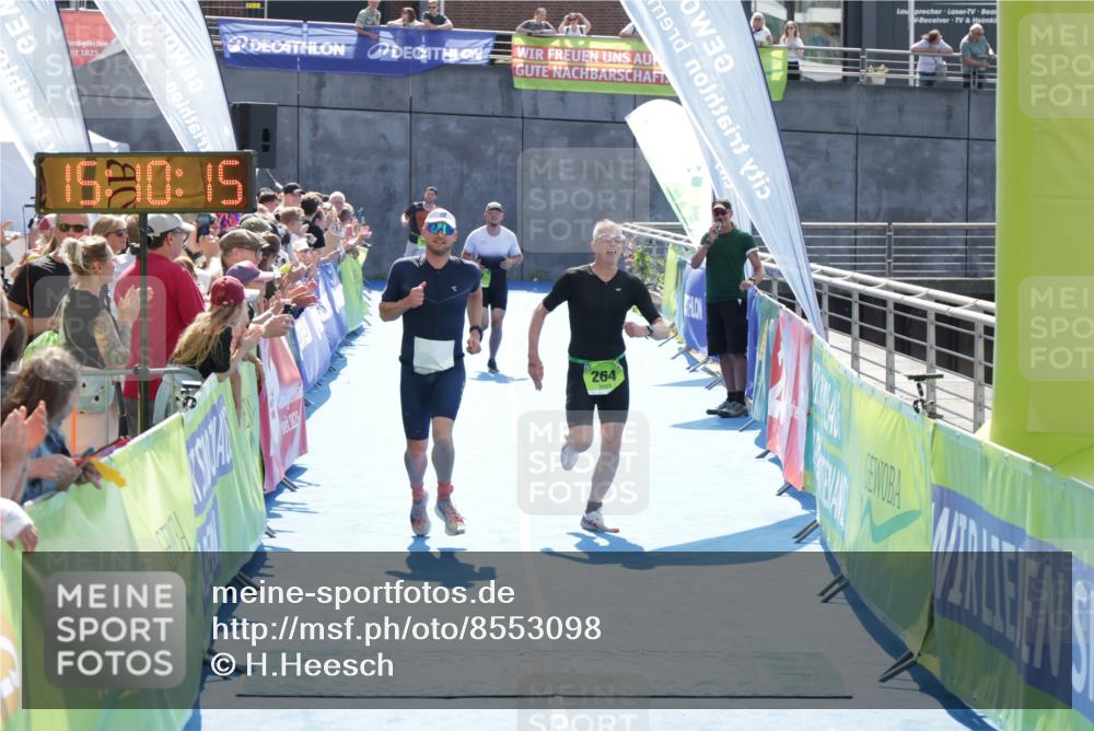10.08.2025 - GEWOBA Citytriathlon Bremen H.Heesch http://msf.ph/oto/8553098 10.08.2025 15:10:19 Ziel 148, 264 meine-sportfotos.de