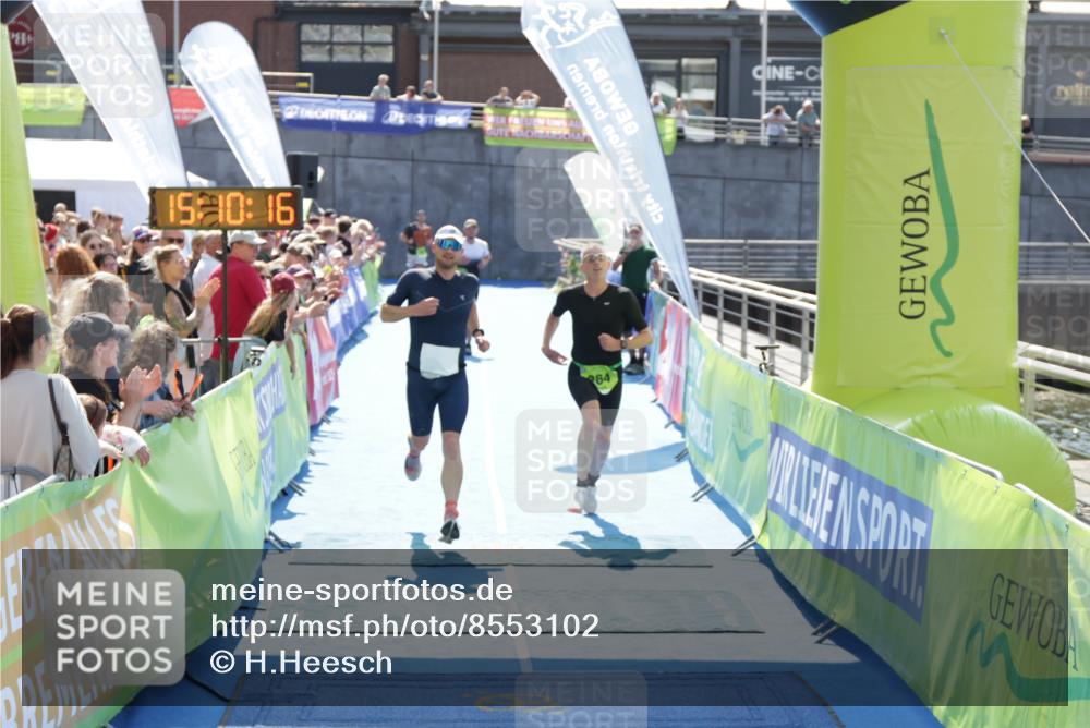 10.08.2025 - GEWOBA Citytriathlon Bremen H.Heesch http://msf.ph/oto/8553102 10.08.2025 15:10:20 Ziel 37, 148, 264 meine-sportfotos.de