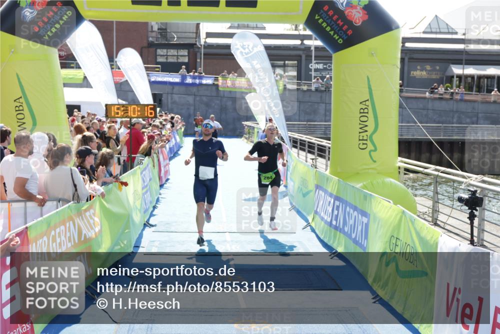10.08.2025 - GEWOBA Citytriathlon Bremen H.Heesch http://msf.ph/oto/8553103 10.08.2025 15:10:20 Ziel 37, 148, 264 meine-sportfotos.de