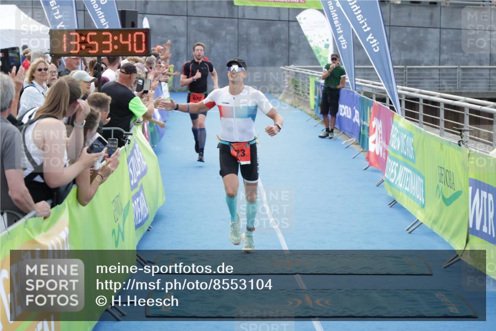 10.08.2025 - GEWOBA Citytriathlon Bremen H.Heesch http://msf.ph/oto/8553104 10.08.2025 13:53:44 Ziel 658, 672, 690, 723 meine-sportfotos.de