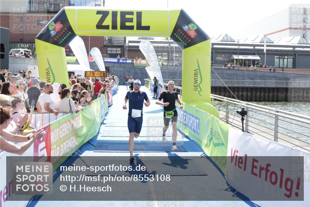10.08.2025 - GEWOBA Citytriathlon Bremen H.Heesch http://msf.ph/oto/8553108 10.08.2025 15:10:21 Ziel 37, 148, 264 meine-sportfotos.de