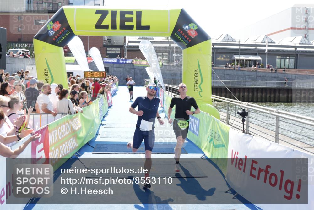 10.08.2025 - GEWOBA Citytriathlon Bremen H.Heesch http://msf.ph/oto/8553110 10.08.2025 15:10:21 Ziel 37, 148, 264 meine-sportfotos.de