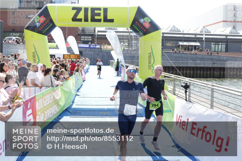 10.08.2025 - GEWOBA Citytriathlon Bremen H.Heesch http://msf.ph/oto/8553112 10.08.2025 15:10:21 Ziel 37, 148, 264 meine-sportfotos.de