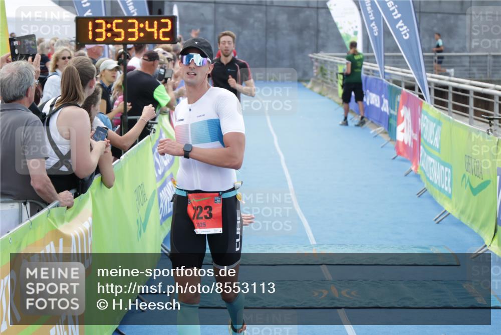 10.08.2025 - GEWOBA Citytriathlon Bremen H.Heesch http://msf.ph/oto/8553113 10.08.2025 13:53:46 Ziel 672, 690, 723 meine-sportfotos.de