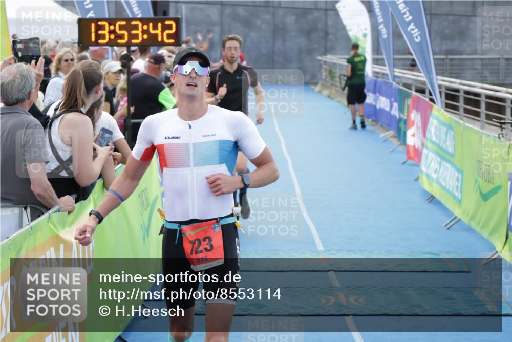 10.08.2025 - GEWOBA Citytriathlon Bremen H.Heesch http://msf.ph/oto/8553114 10.08.2025 13:53:46 Ziel 672, 690, 723 meine-sportfotos.de