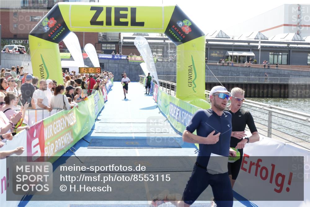 10.08.2025 - GEWOBA Citytriathlon Bremen H.Heesch http://msf.ph/oto/8553115 10.08.2025 15:10:22 Ziel 37, 148, 264, 287 meine-sportfotos.de