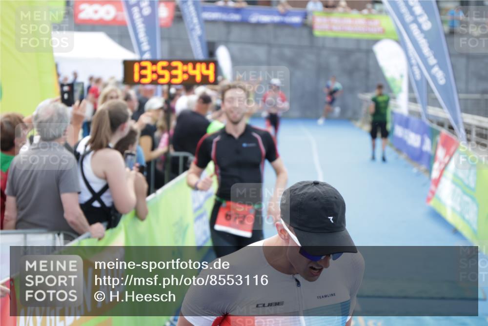 10.08.2025 - GEWOBA Citytriathlon Bremen H.Heesch http://msf.ph/oto/8553116 10.08.2025 13:53:47 Ziel 672, 723, 755 meine-sportfotos.de