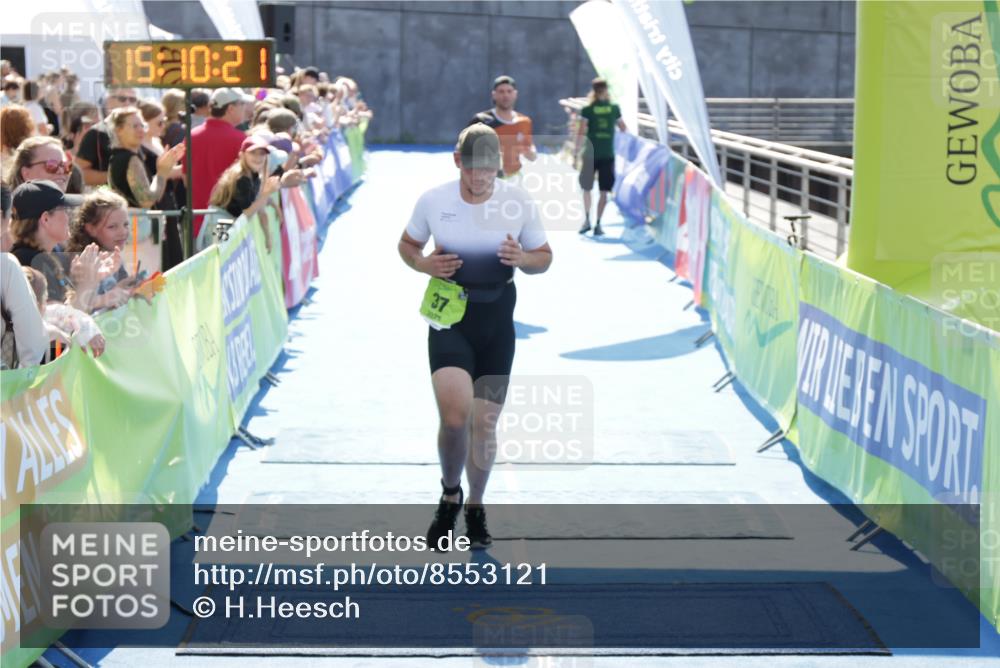 10.08.2025 - GEWOBA Citytriathlon Bremen H.Heesch http://msf.ph/oto/8553121 10.08.2025 15:10:25 Ziel 37, 148, 264, 287 meine-sportfotos.de