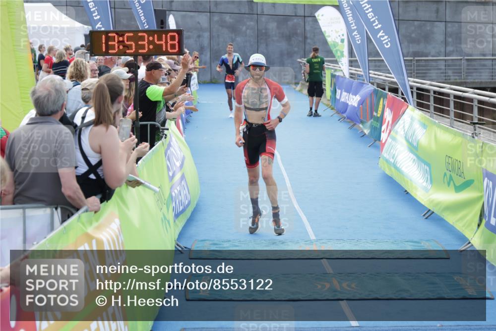 10.08.2025 - GEWOBA Citytriathlon Bremen H.Heesch http://msf.ph/oto/8553122 10.08.2025 13:53:52 Ziel 672, 705, 723, 755 meine-sportfotos.de