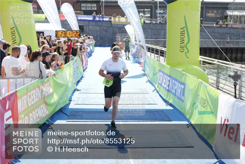 10.08.2025 - GEWOBA Citytriathlon Bremen H.Heesch http://msf.ph/oto/8553125 10.08.2025 15:10:26 Ziel 37, 148, 264, 287 meine-sportfotos.de