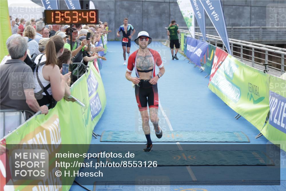 10.08.2025 - GEWOBA Citytriathlon Bremen H.Heesch http://msf.ph/oto/8553126 10.08.2025 13:53:53 Ziel 672, 705, 723, 755 meine-sportfotos.de
