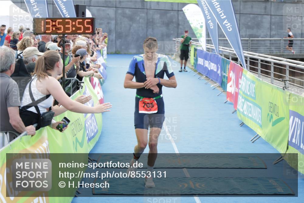 10.08.2025 - GEWOBA Citytriathlon Bremen H.Heesch http://msf.ph/oto/8553131 10.08.2025 13:53:58 Ziel 705, 755 meine-sportfotos.de