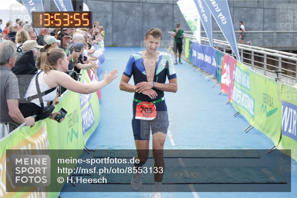10.08.2025 - GEWOBA Citytriathlon Bremen H.Heesch http://msf.ph/oto/8553133 10.08.2025 13:53:59 Ziel 705, 755 meine-sportfotos.de