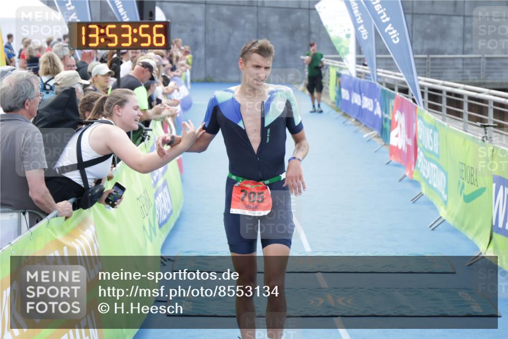 10.08.2025 - GEWOBA Citytriathlon Bremen H.Heesch http://msf.ph/oto/8553134 10.08.2025 13:53:59 Ziel 705, 755 meine-sportfotos.de