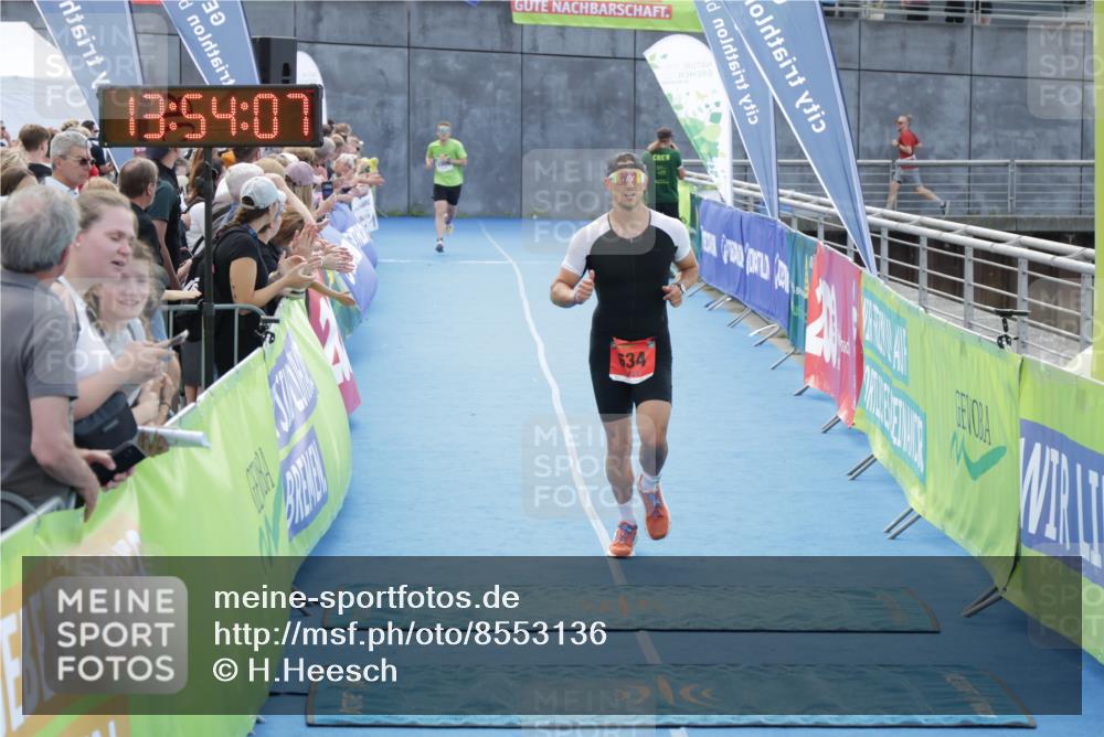 10.08.2025 - GEWOBA Citytriathlon Bremen H.Heesch http://msf.ph/oto/8553136 10.08.2025 13:54:11 Ziel 634 meine-sportfotos.de