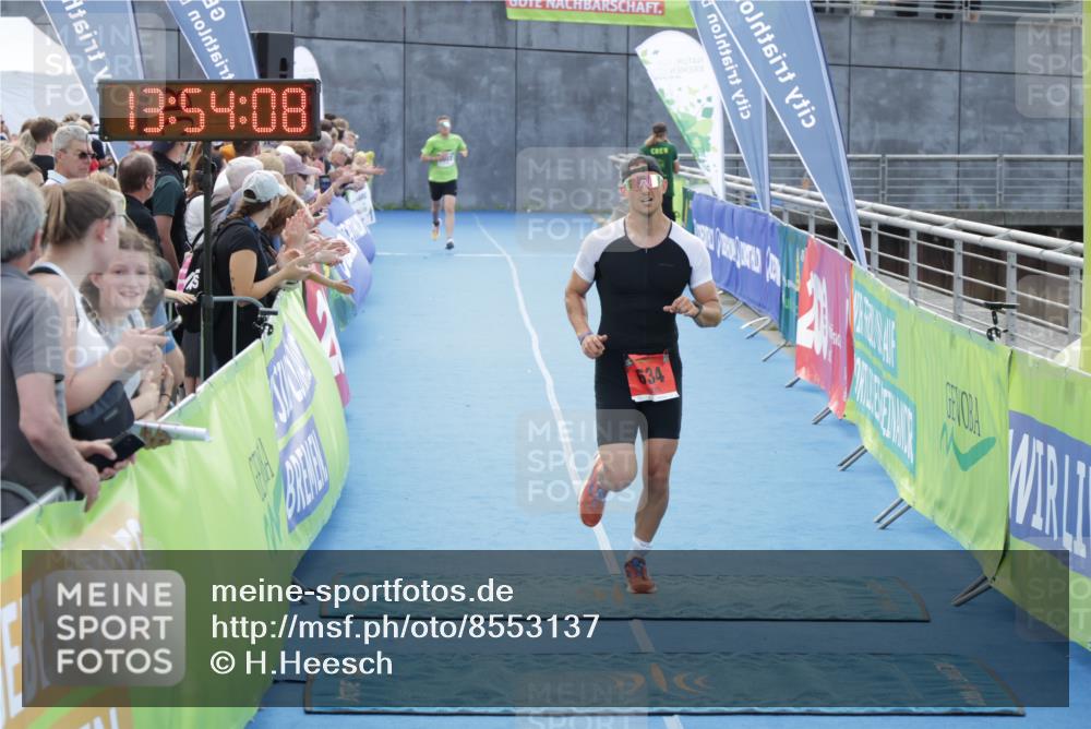 10.08.2025 - GEWOBA Citytriathlon Bremen H.Heesch http://msf.ph/oto/8553137 10.08.2025 13:54:11 Ziel 634 meine-sportfotos.de