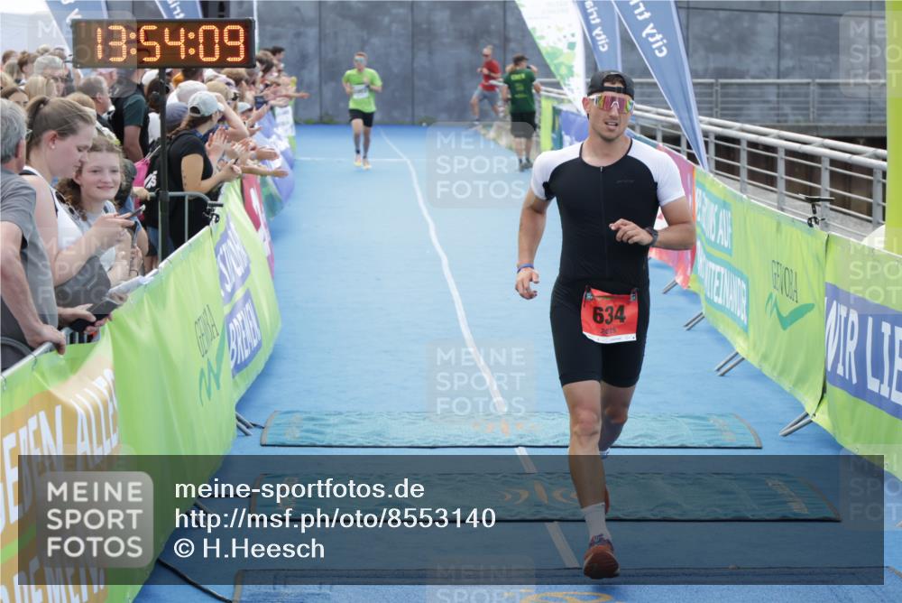 10.08.2025 - GEWOBA Citytriathlon Bremen H.Heesch http://msf.ph/oto/8553140 10.08.2025 13:54:12 Ziel 634 meine-sportfotos.de
