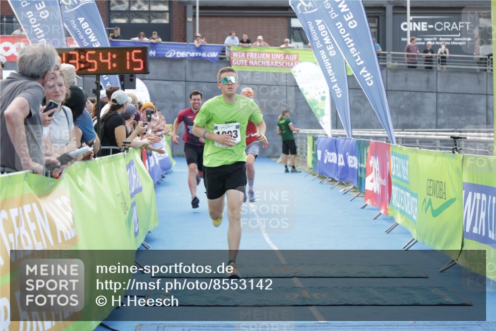 10.08.2025 - GEWOBA Citytriathlon Bremen H.Heesch http://msf.ph/oto/8553142 10.08.2025 13:54:19 Ziel 634, 1003, 1012 meine-sportfotos.de