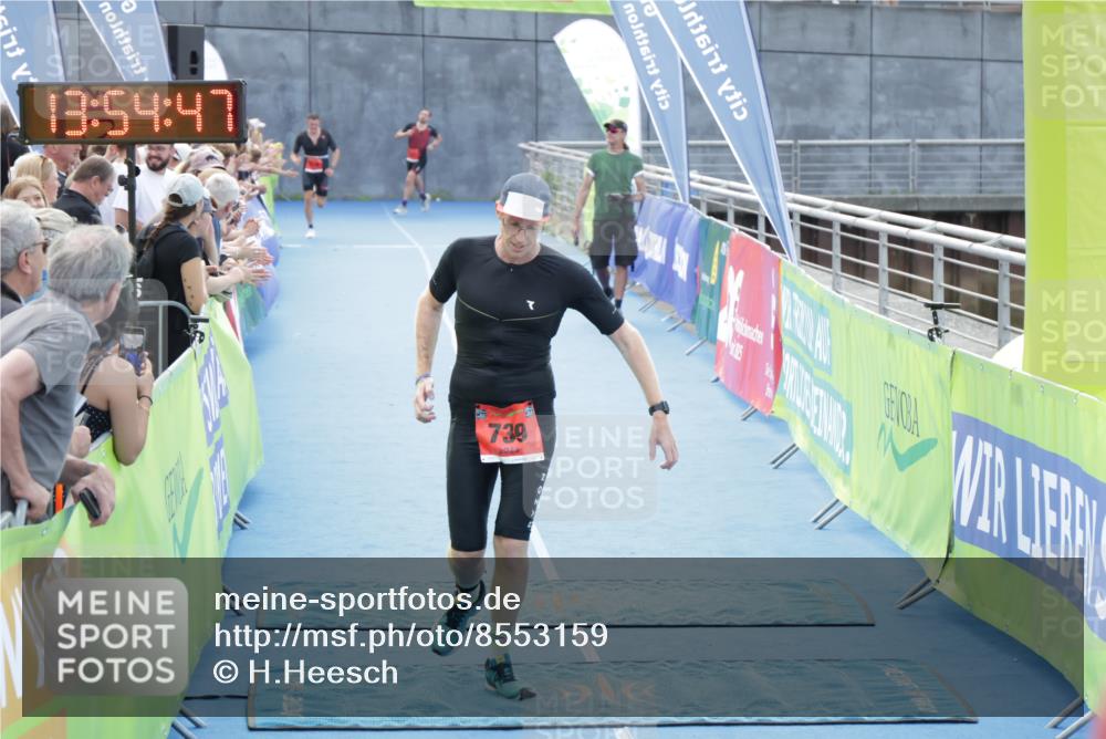 10.08.2025 - GEWOBA Citytriathlon Bremen H.Heesch http://msf.ph/oto/8553159 10.08.2025 13:54:51 Ziel 739 meine-sportfotos.de