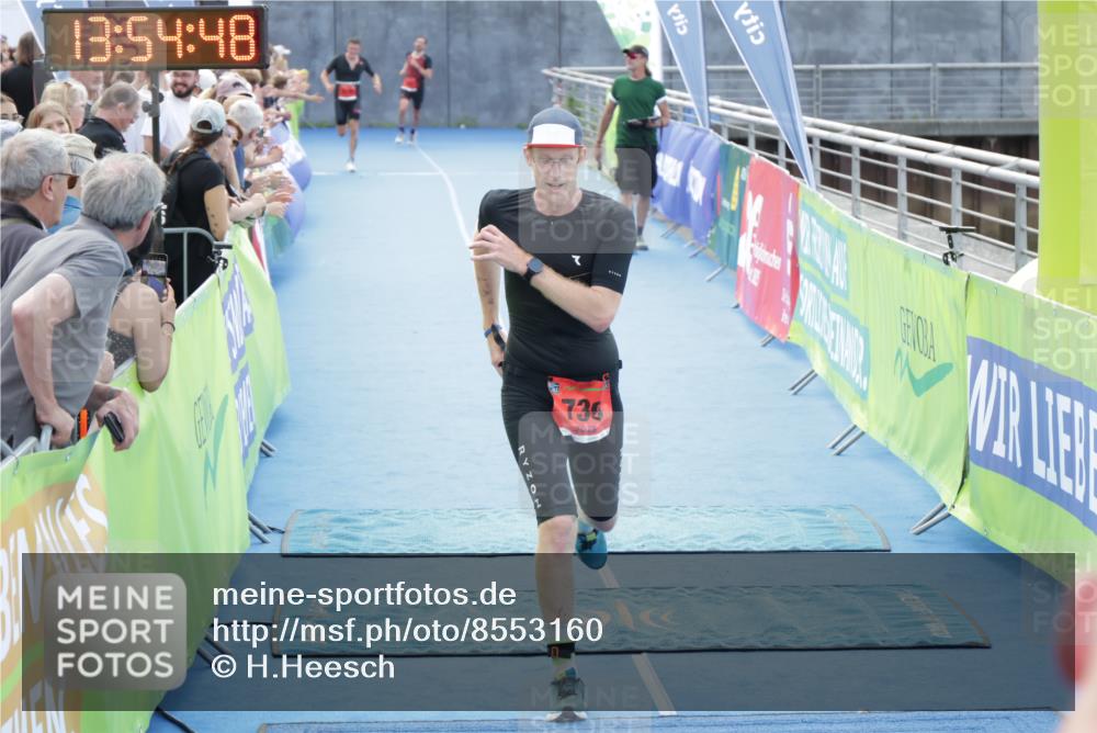 10.08.2025 - GEWOBA Citytriathlon Bremen H.Heesch http://msf.ph/oto/8553160 10.08.2025 13:54:51 Ziel 739 meine-sportfotos.de