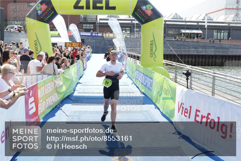 10.08.2025 - GEWOBA Citytriathlon Bremen H.Heesch http://msf.ph/oto/8553161 10.08.2025 15:10:27 Ziel 37, 148, 264, 287 meine-sportfotos.de