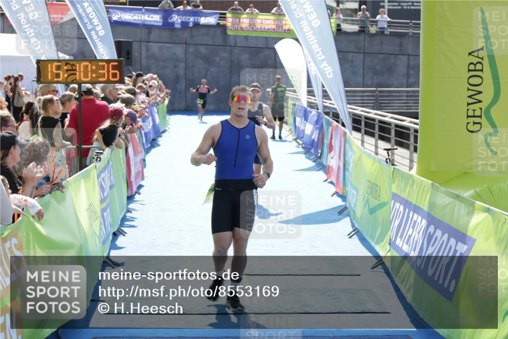 10.08.2025 - GEWOBA Citytriathlon Bremen H.Heesch http://msf.ph/oto/8553169 10.08.2025 15:10:40 Ziel 17, 261 meine-sportfotos.de