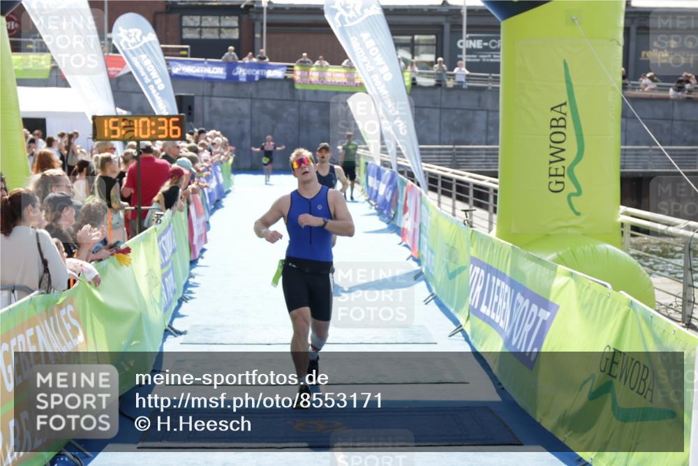 10.08.2025 - GEWOBA Citytriathlon Bremen H.Heesch http://msf.ph/oto/8553171 10.08.2025 15:10:40 Ziel 17, 261 meine-sportfotos.de