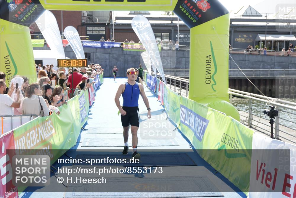 10.08.2025 - GEWOBA Citytriathlon Bremen H.Heesch http://msf.ph/oto/8553173 10.08.2025 15:10:40 Ziel 17, 261 meine-sportfotos.de