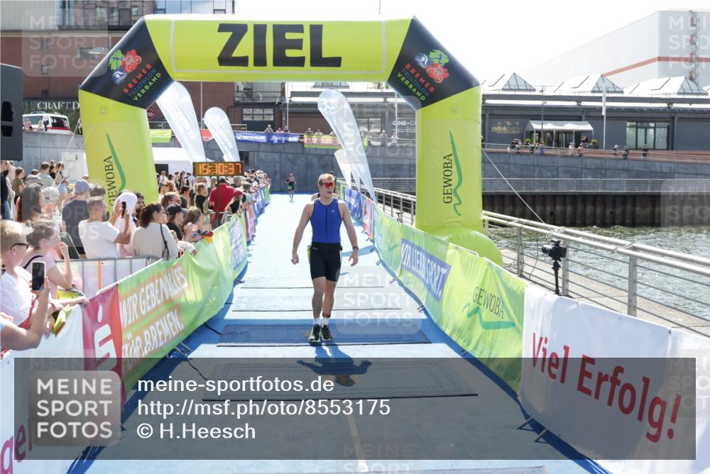 10.08.2025 - GEWOBA Citytriathlon Bremen H.Heesch http://msf.ph/oto/8553175 10.08.2025 15:10:41 Ziel 17, 261 meine-sportfotos.de