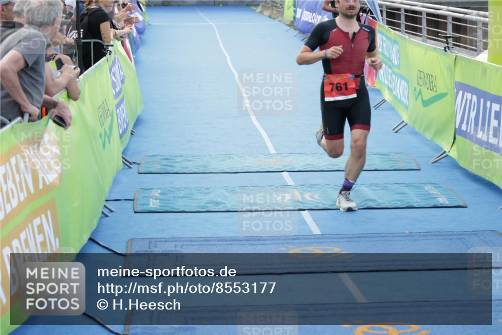 10.08.2025 - GEWOBA Citytriathlon Bremen H.Heesch http://msf.ph/oto/8553177 10.08.2025 13:55:01 Ziel 619, 761 meine-sportfotos.de