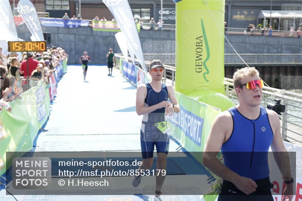 10.08.2025 - GEWOBA Citytriathlon Bremen H.Heesch http://msf.ph/oto/8553179 10.08.2025 15:10:44 Ziel 17, 261, 304 meine-sportfotos.de