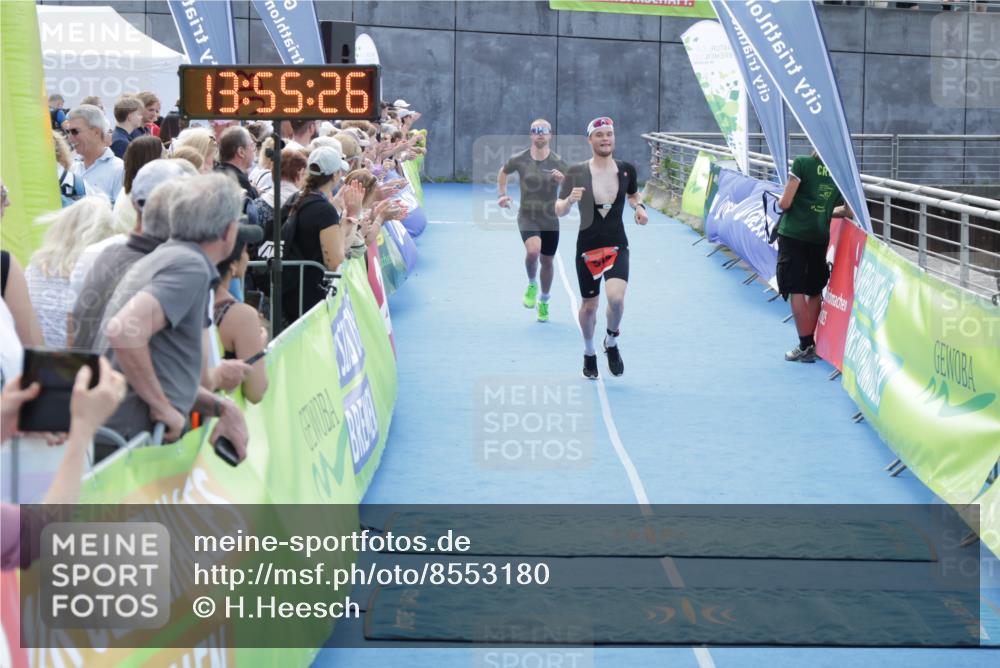 10.08.2025 - GEWOBA Citytriathlon Bremen H.Heesch http://msf.ph/oto/8553180 10.08.2025 13:55:30 Ziel 579, 694 meine-sportfotos.de