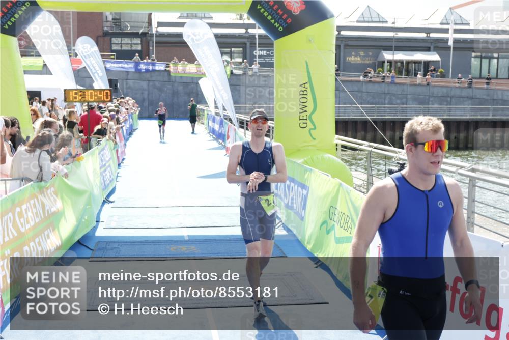 10.08.2025 - GEWOBA Citytriathlon Bremen H.Heesch http://msf.ph/oto/8553181 10.08.2025 15:10:44 Ziel 17, 261, 304 meine-sportfotos.de