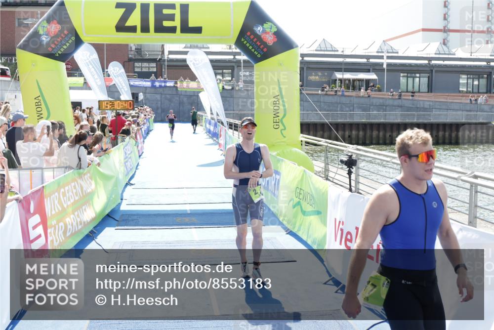 10.08.2025 - GEWOBA Citytriathlon Bremen H.Heesch http://msf.ph/oto/8553183 10.08.2025 15:10:44 Ziel 17, 261, 304 meine-sportfotos.de