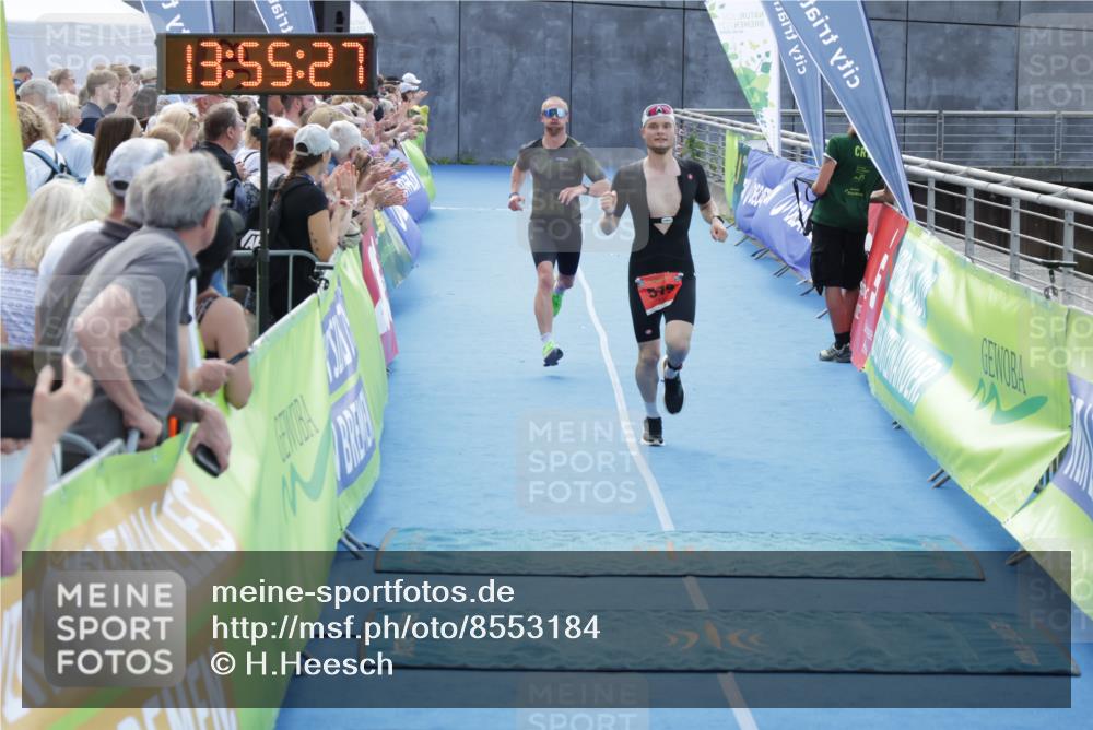 10.08.2025 - GEWOBA Citytriathlon Bremen H.Heesch http://msf.ph/oto/8553184 10.08.2025 13:55:30 Ziel 579, 694 meine-sportfotos.de